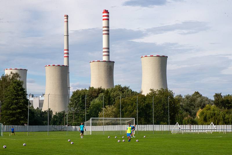 V okresním derby byly šťastnější Dětmarovice (v bílém), které zdolaly Havířov 2:1.