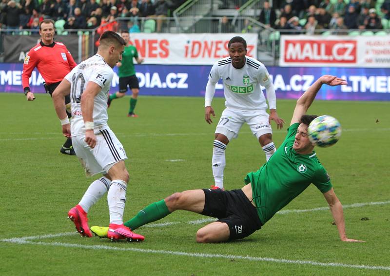 Karviná (v bílém) - Příbram 2:0.