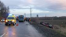 Vážná nehoda se stala v úterý ráno na silnici mezi Havířovem a Orlovou. Pro jednoho těžce zraněného musel přiletět vrtulník. 