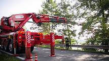 Celkem tři jednotky hasičů se podílely na vyproštění automobilu z rybníka v Rychvaldě.