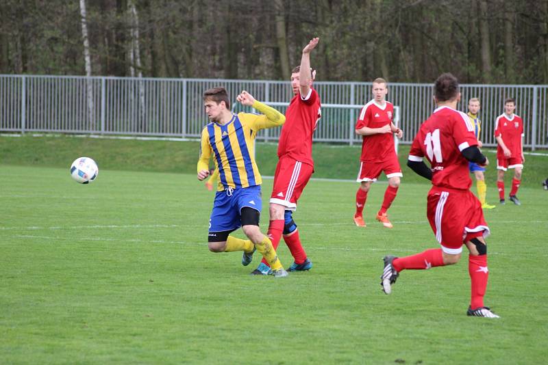 V derby Orlová - Bohumín se radovali hosté (ve žlutém).