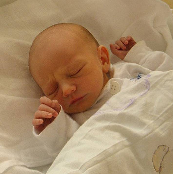 Alexandra Mikesková se narodila 13. listopadu paní Veronice Mikeskové z Rychvaldu. Po porodu dítě vážilo 2670 g a měřilo 50 cm.