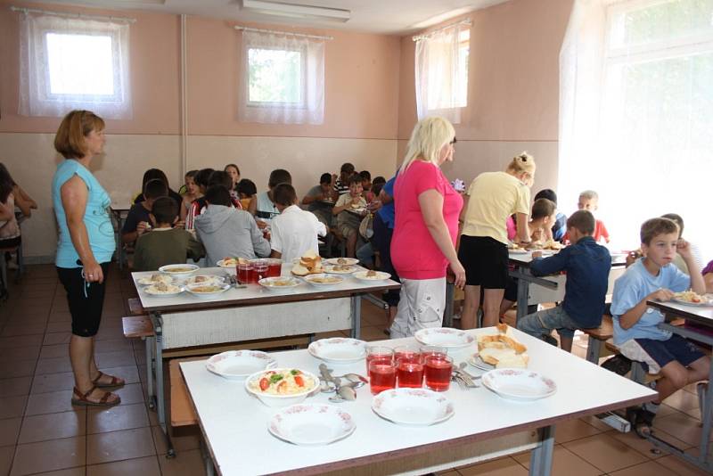 Letní tábor pořádaný dobrovolnickou organizací ADRA v zakarpatském Mukačevě. 