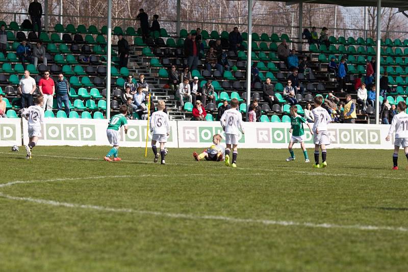 Z utkání Karviná (v bílém) - Vlašim 2:0.