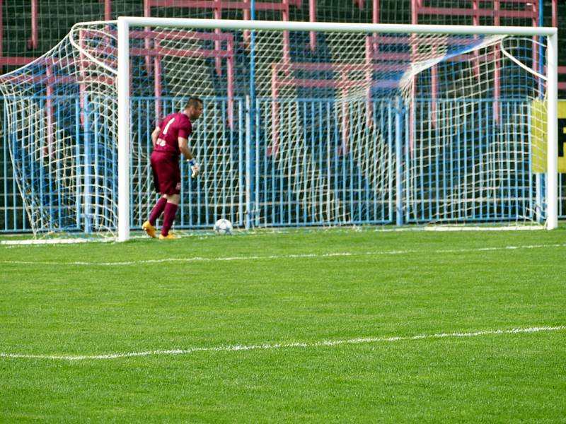 Havířovští fotbalisté (v modrém) přehráli Frýdlant jasně 3:0.