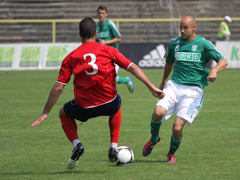 Karvinští fotbalisté (zelené dresy) v přípravě s Gliwicemi.