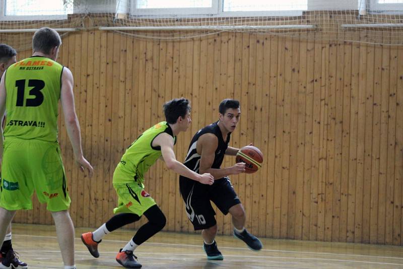 Basketbaloví mladíci Karviné nadále bojují o udržení.