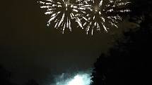 V Karviné se konal Novoroční ohňostroj v parku pod zámkem.