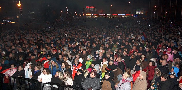 Fanoušci kapely Kryštof na náměstí Republiky v Havířově. 