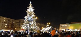V Havířově v sobotu v podvečer rozsvítili  vánoční stom. Poté zazpívala nová česká slavice Ewa Farna.