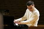 Tomáš Kačo, klavírní virtuoz, absolvent Berklee College of Music v Bostonu.