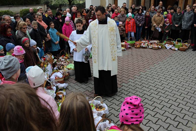 Svěcení velikonočních pokrmů v Českém Těšíně.