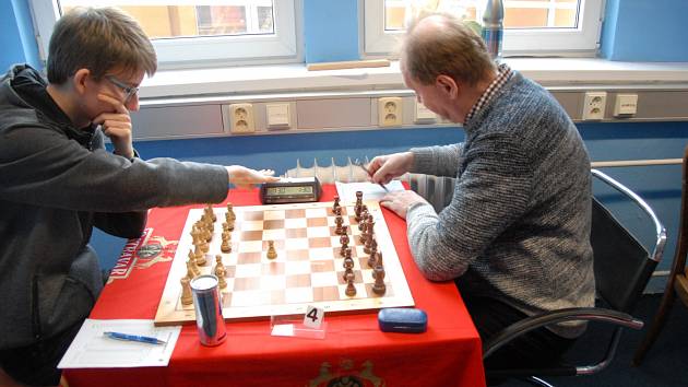 Šachy: Karviná remizovala s Havířovem - Karvinský a havířovský deník
