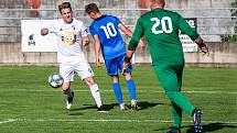 V okresním derby byly šťastnější Dětmarovice (v bílém), které zdolaly Havířov 2:1.