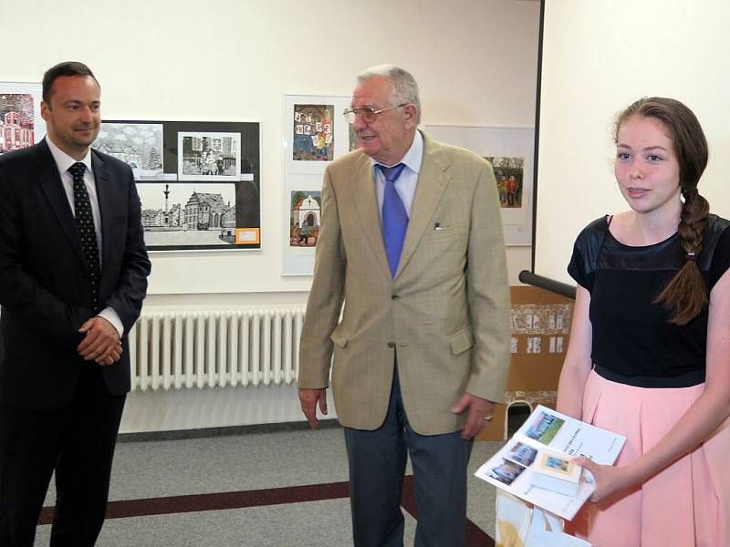 Ve výstavní síni Viléma Wünscheho Kulturního domu Leoše Janáčka v Havířově byly v pátek 4. září slavnostně vyhlášeny výsledky jubilejního 25. ročníku mezinárodní výtvarné soutěže dětí a mládeže v oboru kresby a grafiky.