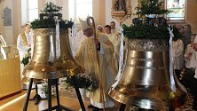 Zvony v kostele v Horní Suché.