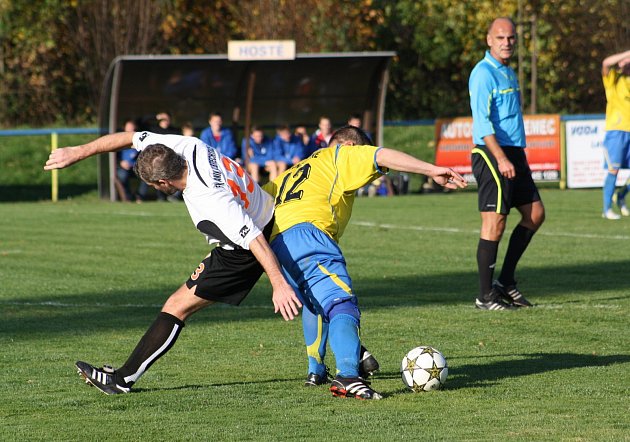 Sobotní derby číslo 1: D. Lutyně - Albrechtice (v bílém).