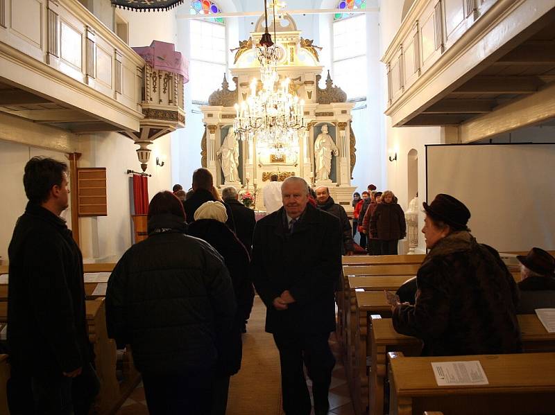 Bohoslužba za opravu kostela v Orlové.