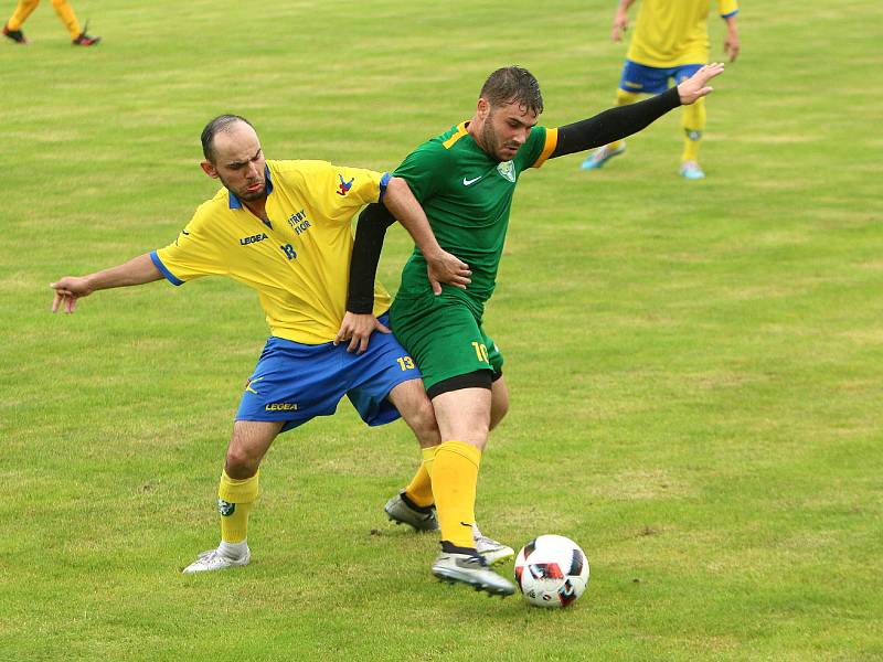 Stonava (žluté dresy) porazila Datyně 2:0.