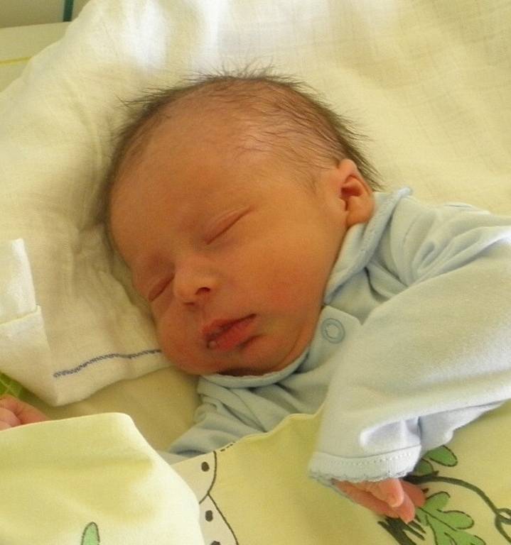 Romanek Tokar se narodil 17. října paní Karin Tokarové z Orlové. Po porodu miminko vážilo 3080 g a měřilo 50 cm.