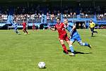 Havířovští fotbalisté (v modrém) přehráli Nový Jičín 2:0.