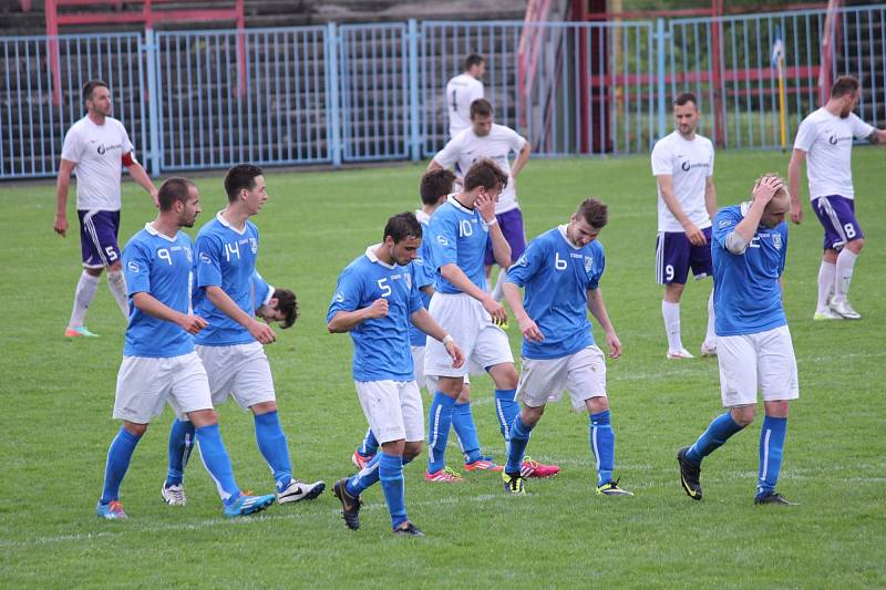 Havířov (v modrém) zdolal Mohelnici šťastným gólem v závěru.