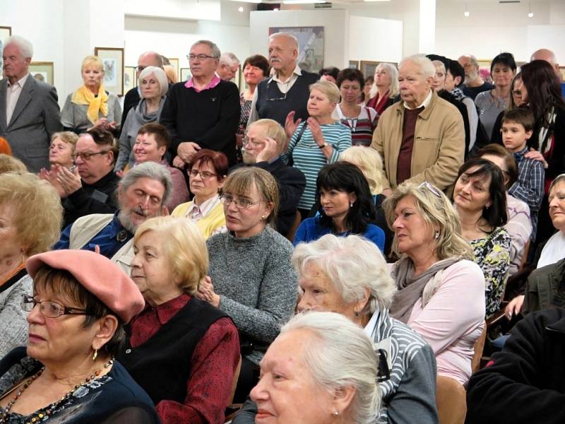 Vernisáž jubilejní výstavy Pavla Hlavatého v Havířově.