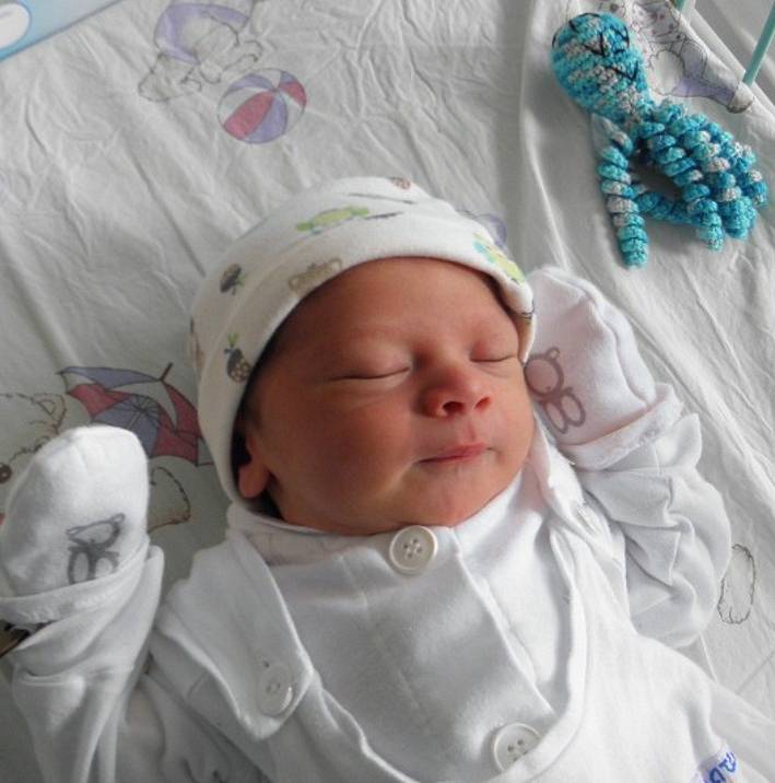 Petr Pščolka se narodil 7. února paní Natálii Rykalové z Karviné. Po narození chlapeček vážil 3050 g a měřil 49 cm.