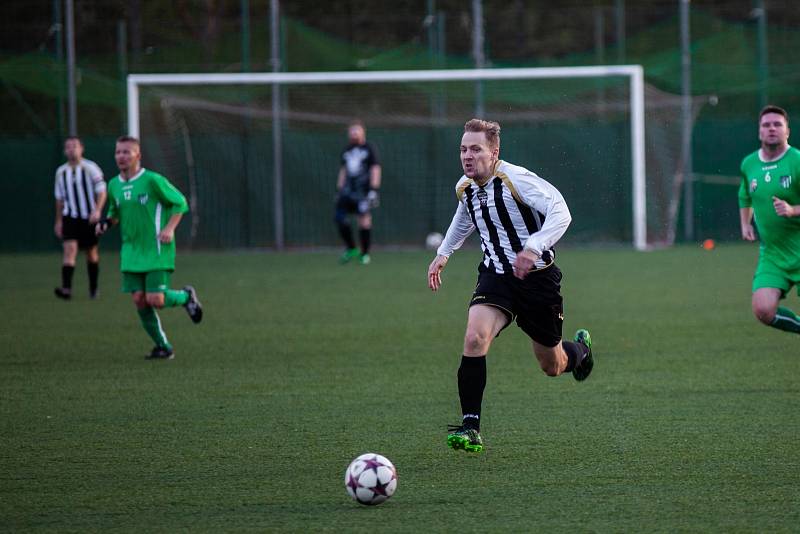 Orlovský Baník Fučík (zelené dresy) přehrál Baník z Rychvaldu 3:2.