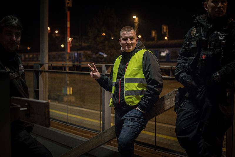 Noční vlakové spoje přivážejí ukrajinské válečné uprchlíky na nádraží, 18. března 2022 v Bohumíně. Překladatel Ivan Polovka.