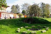 Nová zahrada v mateřské škole Beruška ve Frýdku-Místku vyšla na téměř 1,3 milionu korun. Obdobný projekt se plánuje také v dalších školkách ve městě. 