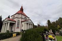 Obřadní kaple na Centrálním hřbitově v Českém Těšíně je opravená, listopad 2022.