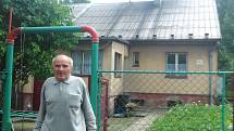 Pan Josef Pukowiec žije v kolonii Bendovka už téměř 60 let a stěhovat pryč se nechce. 