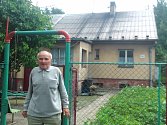 Pan Josef Pukowiec žije v kolonii Bendovka už téměř 60 let a stěhovat pryč se nechce. 