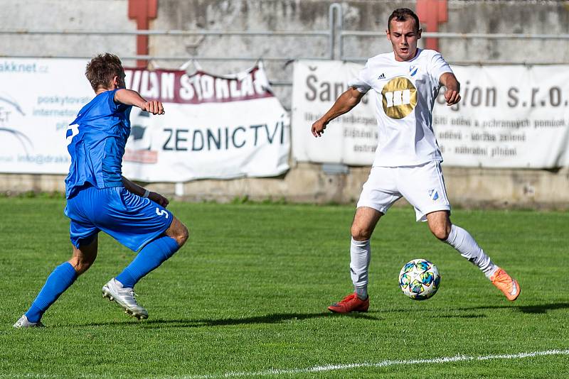 V okresním derby byly šťastnější Dětmarovice (v bílém), které zdolaly Havířov 2:1.