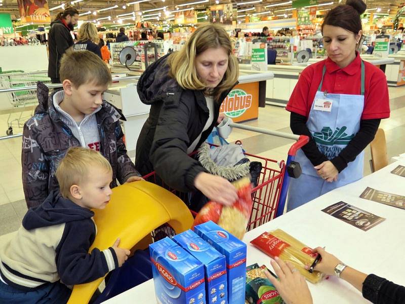 V sobotu se konal 4. ročník Národní potravinové sbírky. Armáda spásy v Havířově se do této celorepublikové humanitární akce zapojuje od jejího vzniku. Místem, kde zájemci mohli přispět, bylo již tradičně obchodní centrum Globus.