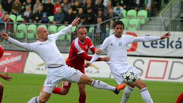 Eric Ramirez (vpravo) byl jedním ze dvou úspěšných domácích střelců nedělního duelu Karviné s Brnem.