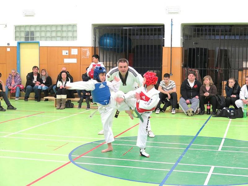 V tělocvičně Základní školy 1. máje si v sobotu dali sraz mladí sportovci, vyznavači korejského bojového umění taekwondo.