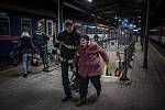 Noční vlakové spoje přivážejí ukrajinské válečné uprchlíky na nádraží, 18. března 2022 v Bohumíně.