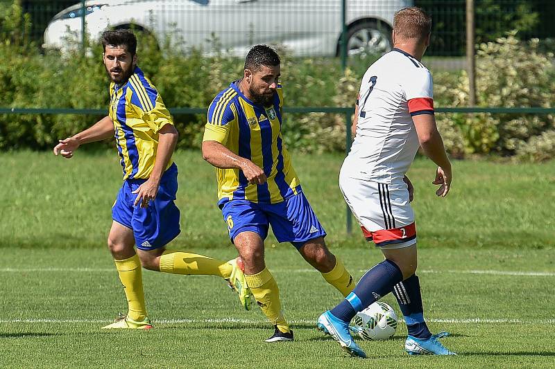 Fotbalový klub SK Stonava. V poslední přípravě před sezonou domácí hráči (ve žlutém) porazili Věřňovice 4:1.