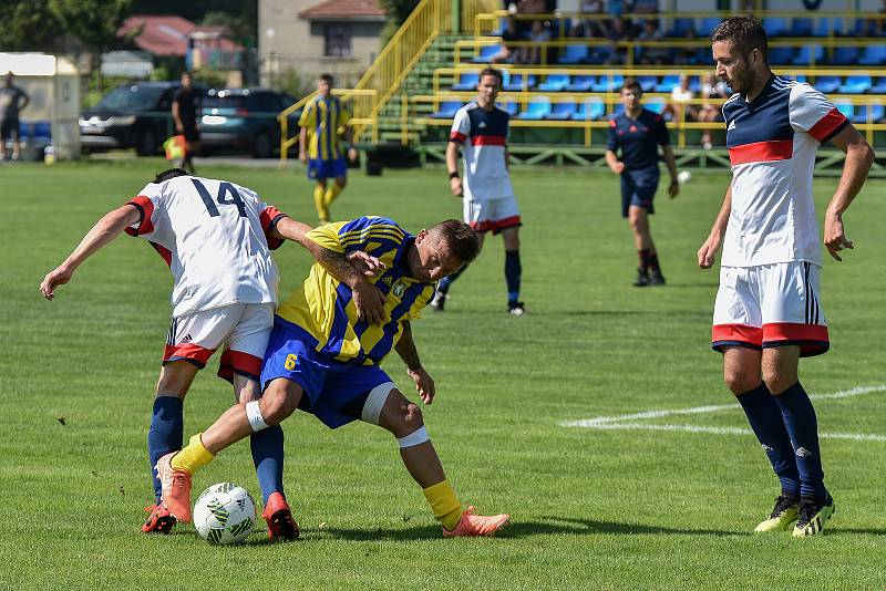 Fotbalový klub SK Stonava. V poslední přípravě před sezonou domácí hráči (ve žlutém) porazili Věřňovice 4:1.