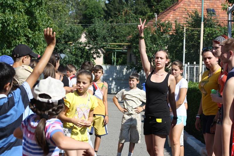 Letní tábor pořádaný dobrovolnickou organizací ADRA v zakarpatském Mukačevě. 