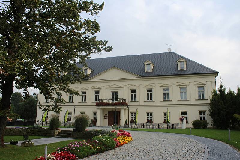 Zámeček Petrovice má jedno z nejmodernějších wellness center v regionu. Je zde hotel a restaurace