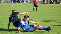 Derby o vedení v I.B třídě zvládly Věřňovice (v modrém), které porazily Záblatí 3:2.