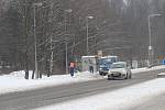 Přívaly sněhu způsobily komplikace i na silnicích karvinského okresu.