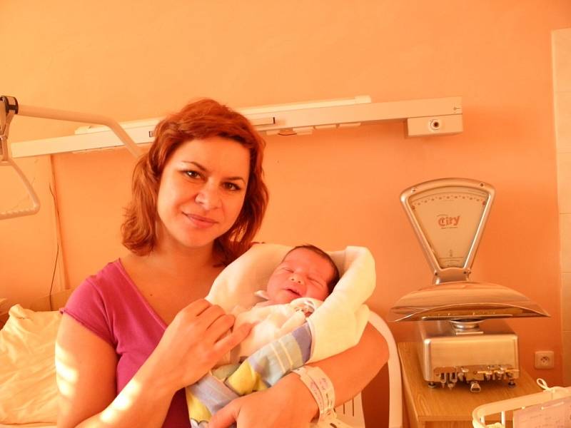 Filipek Kratochvíl se narodil 10.prosince mamince Janě Kratochvílové z Karviné. Po narození malý Filipek vážil 3370 g a měřil 50 cm. Sestřička Kačenka se na miminko moc těší.