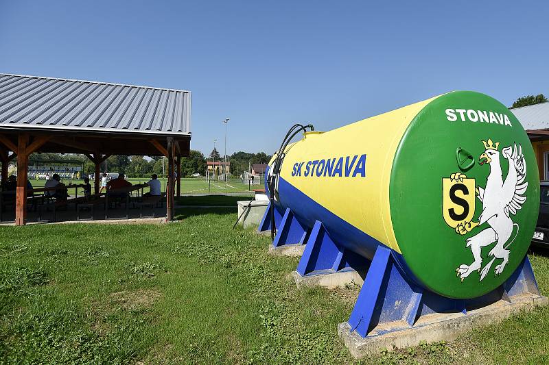 Fotbalový klub SK Stonava. V poslední přípravě před sezonou domácí hráči (ve žlutém) porazili Věřňovice 4:1.