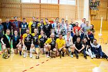 Mezinárodní turnaj R22 Cup mixů v klasickém volejbale uspořádal Beach Volleyball Karviná ve Frýdku-Místku. Na snímku medailisté.