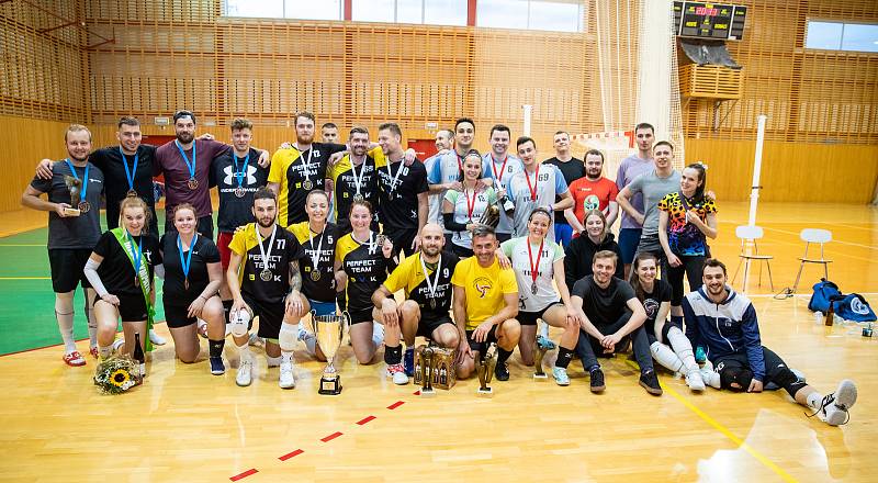 Mezinárodní turnaj R22 Cup mixů v klasickém volejbale uspořádal Beach Volleyball Karviná ve Frýdku-Místku. Foto: Beach Volleyball Karviná