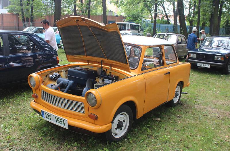 Do Bohumína se v sobotu 3. srpna 2019 sjelo na 122 historických vozů na setkání řidičů starých aut a motocyklů, které pořádal Veteran car club Ostrava.